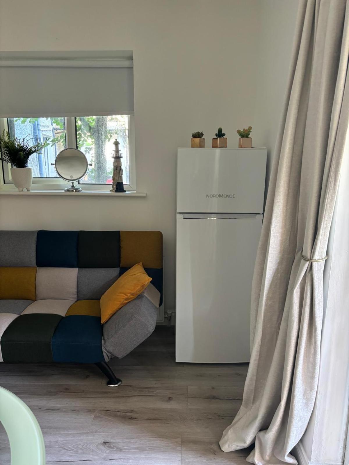 Basement Studio Apartment Балина Екстериор снимка